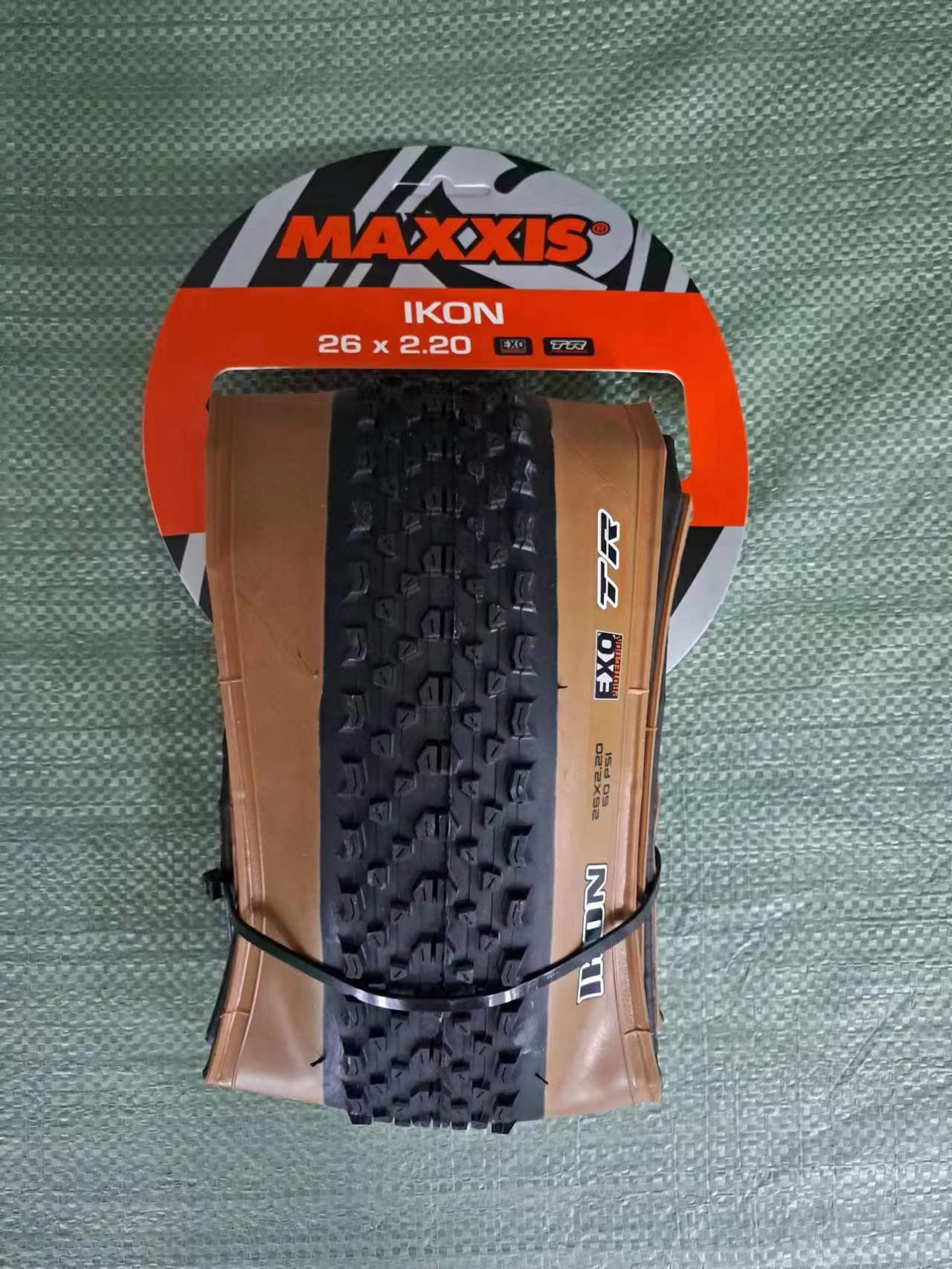 Maxxis IKON Tan Wall Tires TR/EXO MTB – Deluxebike
