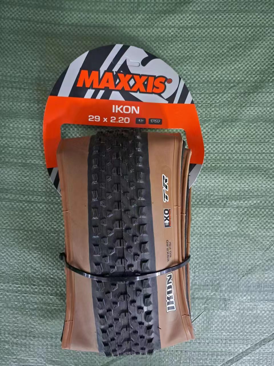 Maxxis IKON Tan Wall Tires TR/EXO MTB – Deluxebike